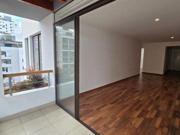 VENTA DE DEPARTAMENTO DÚPLEX 200 m2. URB. SANTA CRUZ MIRAFLORES