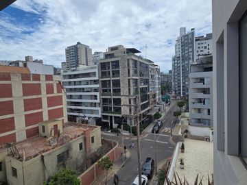VENTA DE DEPARTAMENTO DÚPLEX 200 m2. URB. SANTA CRUZ MIRAFLORES