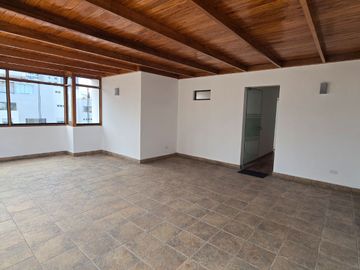 VENTA DE DEPARTAMENTO DÚPLEX 200 m2. URB. SANTA CRUZ MIRAFLORES