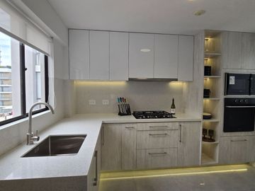 VENTA DE DEPARTAMENTO DÚPLEX 200 m2. URB. SANTA CRUZ MIRAFLORES