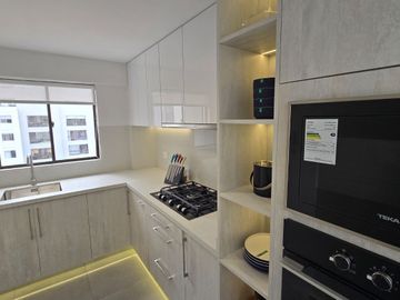 VENTA DE DEPARTAMENTO DÚPLEX 200 m2. URB. SANTA CRUZ MIRAFLORES