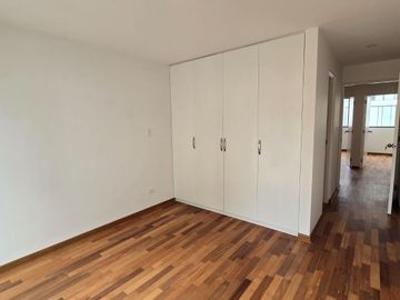 VENTA DE DEPARTAMENTO DÚPLEX 200 m2. URB. SANTA CRUZ MIRAFLORES