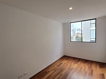 VENTA DE DEPARTAMENTO DÚPLEX 200 m2. URB. SANTA CRUZ MIRAFLORES