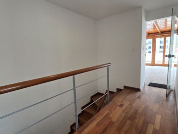 VENTA DE DEPARTAMENTO DÚPLEX 200 m2. URB. SANTA CRUZ MIRAFLORES