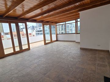 VENTA DE DEPARTAMENTO DÚPLEX 200 m2. URB. SANTA CRUZ MIRAFLORES