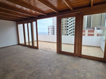 VENTA DE DEPARTAMENTO DÚPLEX 200 m2. URB. SANTA CRUZ MIRAFLORES