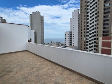 VENTA DE DEPARTAMENTO DÚPLEX 200 m2. URB. SANTA CRUZ MIRAFLORES