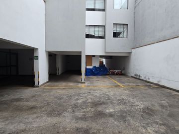 VENTA DE DEPARTAMENTO DÚPLEX 200 m2. URB. SANTA CRUZ MIRAFLORES