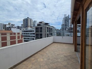 VENTA DE DEPARTAMENTO DÚPLEX 200 m2. URB. SANTA CRUZ MIRAFLORES