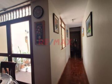 Vendo Casa 348 M2 Urb. Vista Hermosa 2 Cuadras Metro Ov Larco