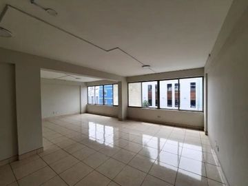 - ¡OFICINA EN VENTA EN EL CORAZÓN DE BARRANCO! ¡Ubicación Privilegiada y Acceso Fácil!