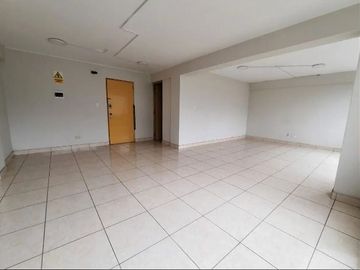 - ¡OFICINA EN VENTA EN EL CORAZÓN DE BARRANCO! ¡Ubicación Privilegiada y Acceso Fácil!