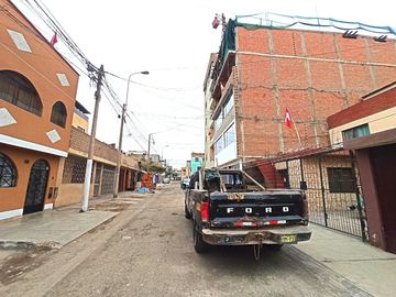 Venta de casa en San Juan de Miraflores (Para terreno) Cerca a colegio Maristas