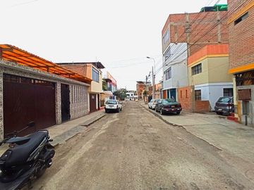 Venta de casa en San Juan de Miraflores (Para terreno) Cerca a colegio Maristas