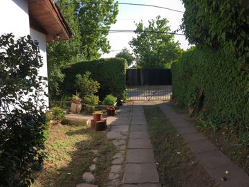 Casa en barrio residencial y sin ruido - Las Condes