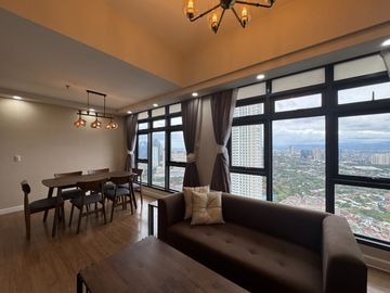 RUSH SALE Penthouse Unit in The Sandstone at Portico