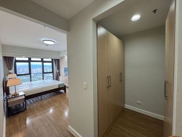 RUSH SALE Penthouse Unit in The Sandstone at Portico