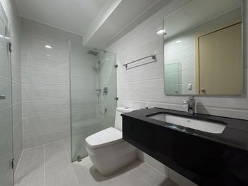 RUSH SALE Penthouse Unit in The Sandstone at Portico