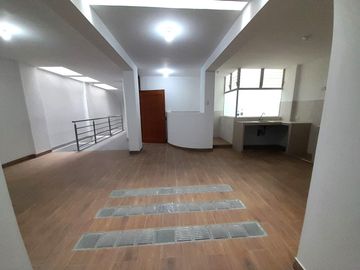 VENTA DE DEPARTAMENTO EN LARRY JHONSON EN CAJAMARCA 2DO PISO INTERIOR