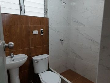 VENTA DE DEPARTAMENTO EN LARRY JHONSON EN CAJAMARCA 2DO PISO INTERIOR