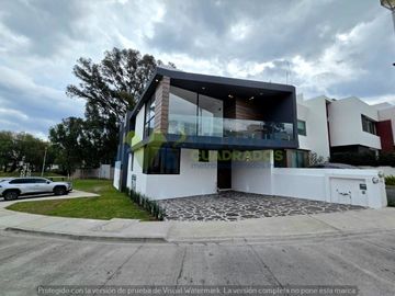 CASA en VENTA en FRACC. PASEO del PARQUE en TRES MARIAS