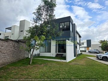 CASA en VENTA en FRACC. PASEO del PARQUE en TRES MARIAS