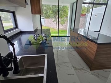 CASA en VENTA en FRACC. PASEO del PARQUE en TRES MARIAS