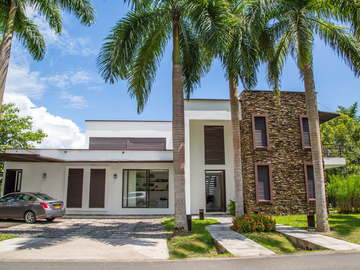 Hermosa casa Campestre en venta ubicada en Villavicencio