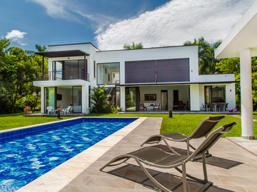 Hermosa casa Campestre en venta ubicada en Villavicencio
