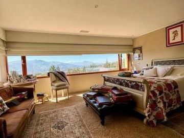 Elegante casa de Venta Rancho San Francisco.  1067 m² de Terreno y 455 m² Construccion