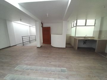 VENTA DE DEPARTAMENTO EN CAJAMARCA LARRY JHONSON 3ER PISO INTERIOR