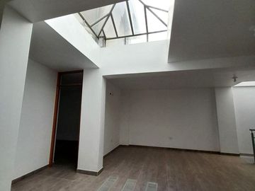 VENTA DE DEPARTAMENTO EN CAJAMARCA LARRY JHONSON 3ER PISO INTERIOR
