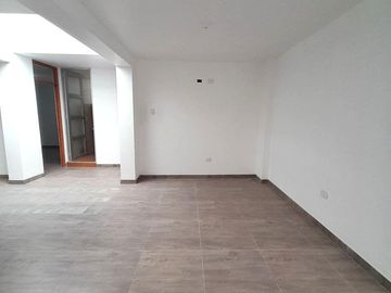 VENTA DE DEPARTAMENTO EN CAJAMARCA LARRY JHONSON 3ER PISO INTERIOR
