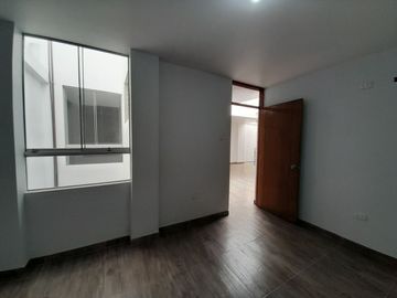VENTA DE DEPARTAMENTO EN CAJAMARCA LARRY JHONSON 3ER PISO INTERIOR