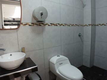 🏢 ¡ATENCIÓN INVERSIONISTAS!  VENTA DE MODERNO EDIFICIO DE 3 PISOS EN LOS OLIVOS 🏢