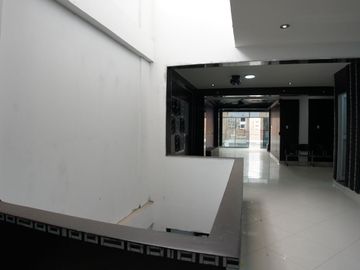 🏢 ¡ATENCIÓN INVERSIONISTAS!  VENTA DE MODERNO EDIFICIO DE 3 PISOS EN LOS OLIVOS 🏢