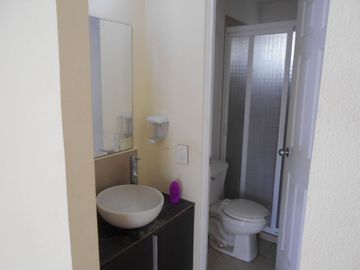 Casa en RENTA Los Viñedos - Condominio Colonia - 2 recamaras, 1 baño, estudio.
