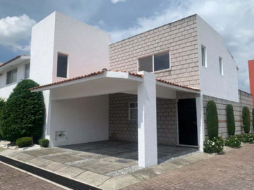 HERMOSA CASA EN VENTA METEPEC FRACCIONAMIENTO FINCA REAL