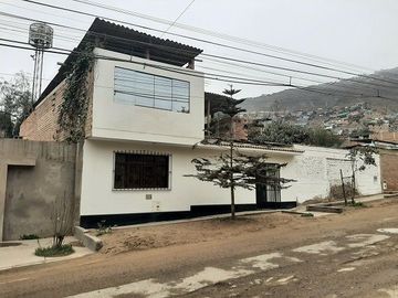 SE VENDE AMPLIA CASA DE 2 PISOS EN VILLA POETA JOSE GALVEZ