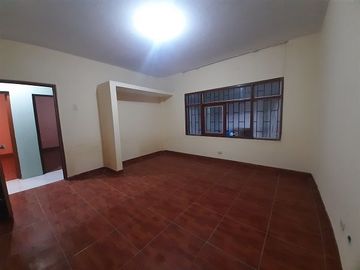 SE VENDE AMPLIA CASA DE 2 PISOS EN VILLA POETA JOSE GALVEZ