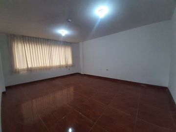 SE VENDE AMPLIA CASA DE 2 PISOS EN VILLA POETA JOSE GALVEZ