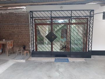 SE VENDE AMPLIA CASA DE 2 PISOS EN VILLA POETA JOSE GALVEZ
