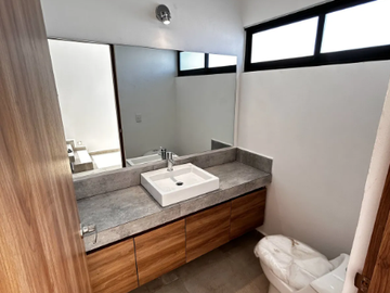 CASA EN VENTA EN BIO GRAND, JURIQUILLA