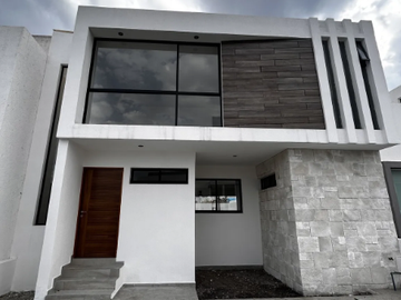 CASA EN VENTA EN BIO GRAND, JURIQUILLA