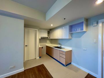 Pre-selling 1 Bedroom with Parking For Sale at Katipunan