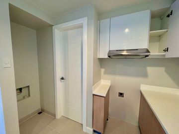 Pre-selling 1 Bedroom with Parking For Sale at Katipunan