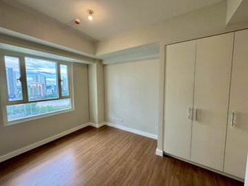 Pre-selling 1 Bedroom with Parking For Sale at Katipunan