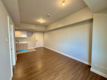 Pre-selling 1 Bedroom with Parking For Sale at Katipunan