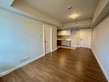 Pre-selling 1 Bedroom with Parking For Sale at Katipunan