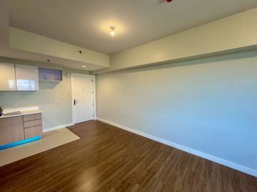 Pre-selling 1 Bedroom with Parking For Sale at Katipunan